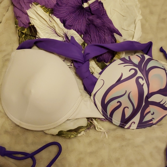 Bikini - Picture 3 of 5